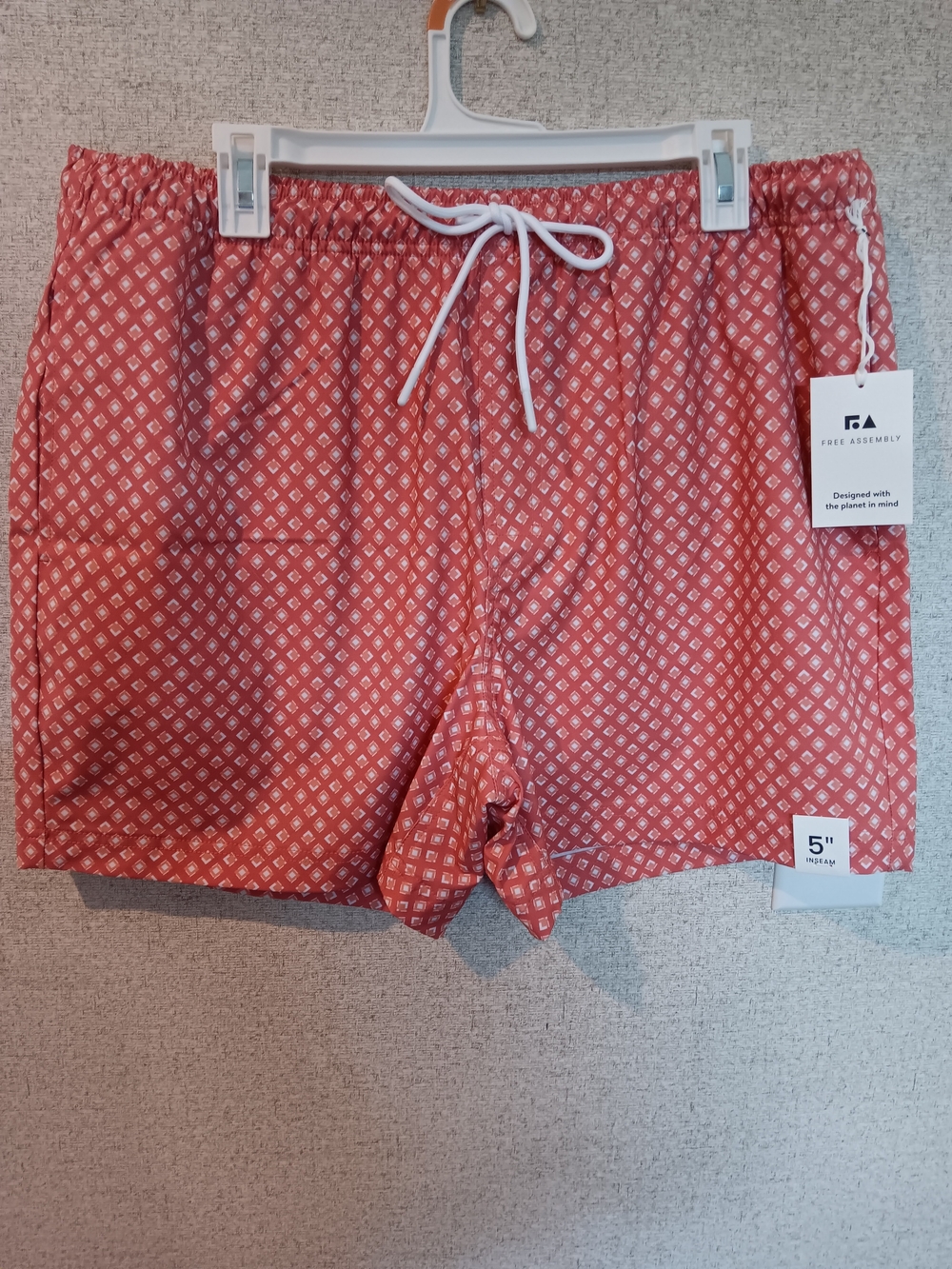 Free Assembly - Men’s Red Printed Swim Trunks Size L